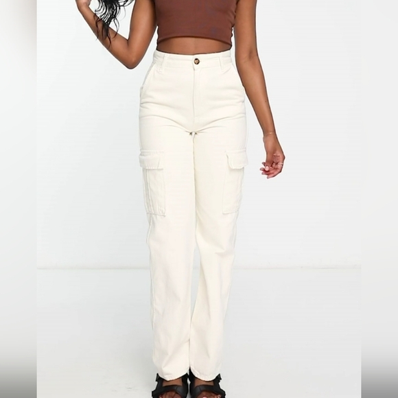 stradivarius Pants - NWT Stradivarius straight leg cargo trousers in ecru